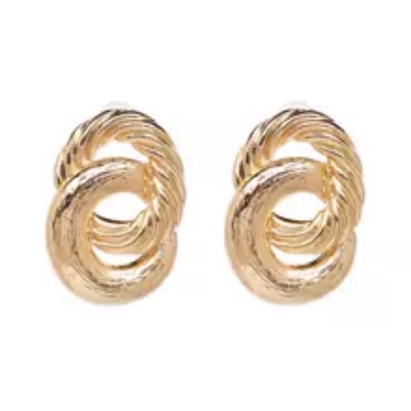 Gold tone knot earrings - Picture 8 of 8